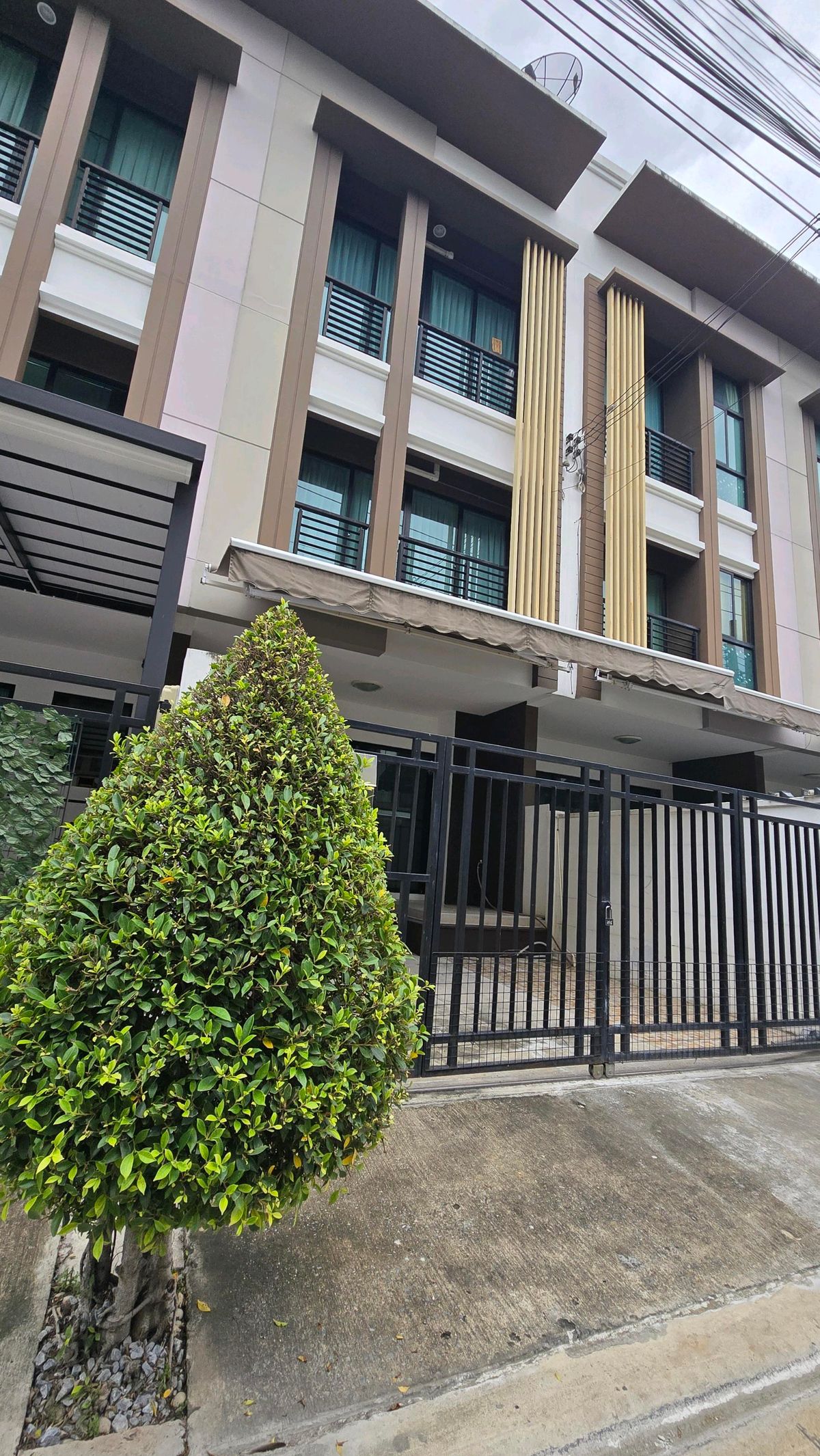 ให้เช่าทาวน์โฮมท่าพระ ตลาดพลู วุฒากาศ : เช่า/Rent บ้านกลางเมือง กัลปพฤกษ์
ขับรถเข้าCBDสาทร15นาที