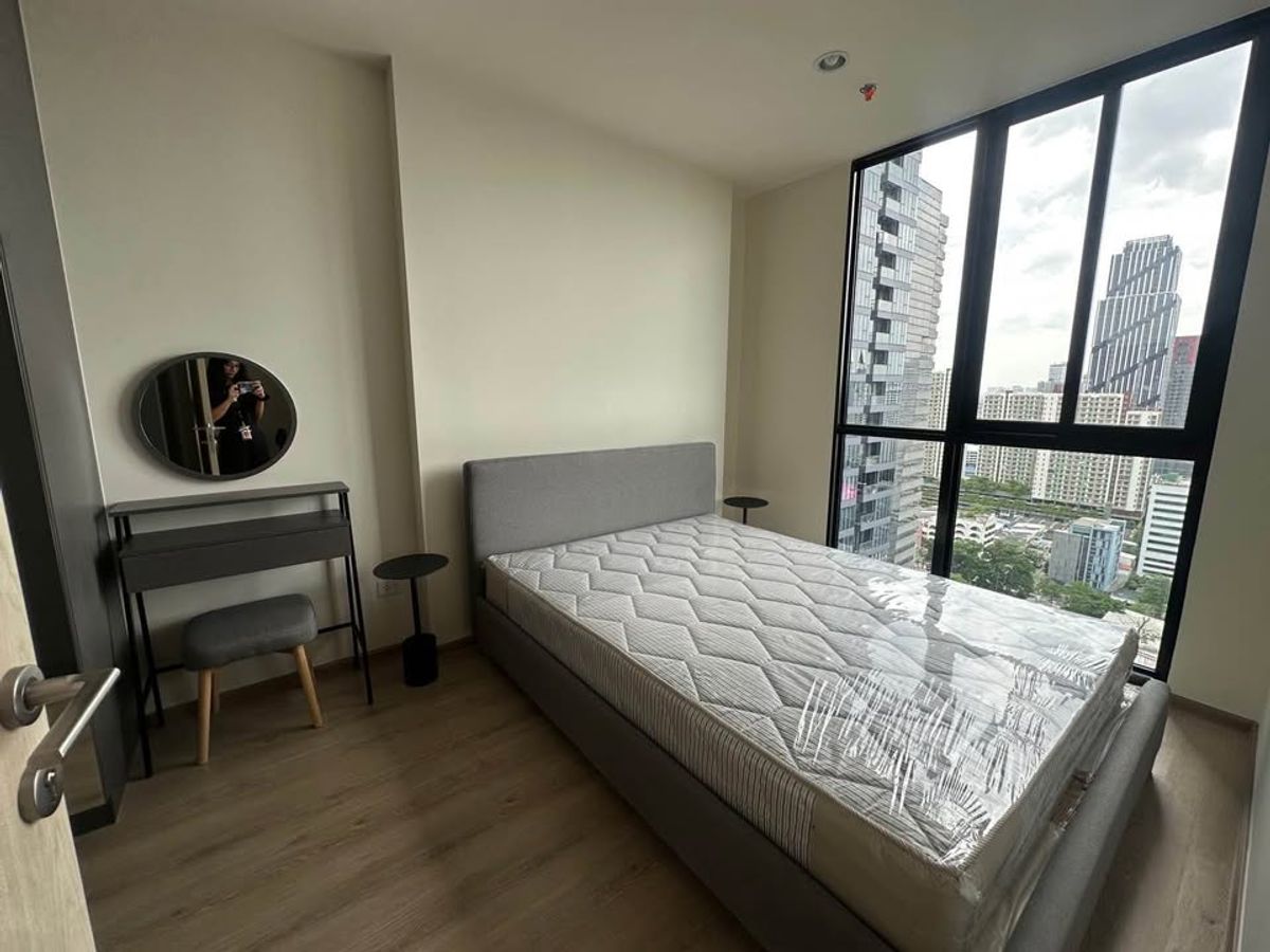 For RentCondoRama9, Petchburi, RCA : Rent RR557 Nue District R9. Beautiful room. Furniture near the MRT Rama 9