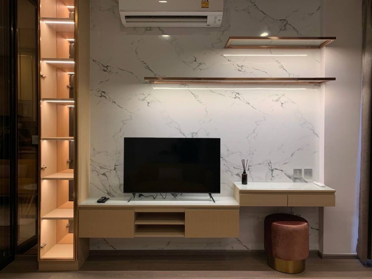 CondoRatchathewi,Phayathai : Park Origin Phayathai【𝐒𝐄𝐋𝐋 & 𝐑𝐄𝐍𝐓】🔥A beautiful room decorated with a luxurious and warm feel, featuring vibrant tones and chic.🔥  Contact Line ID: @hacondo