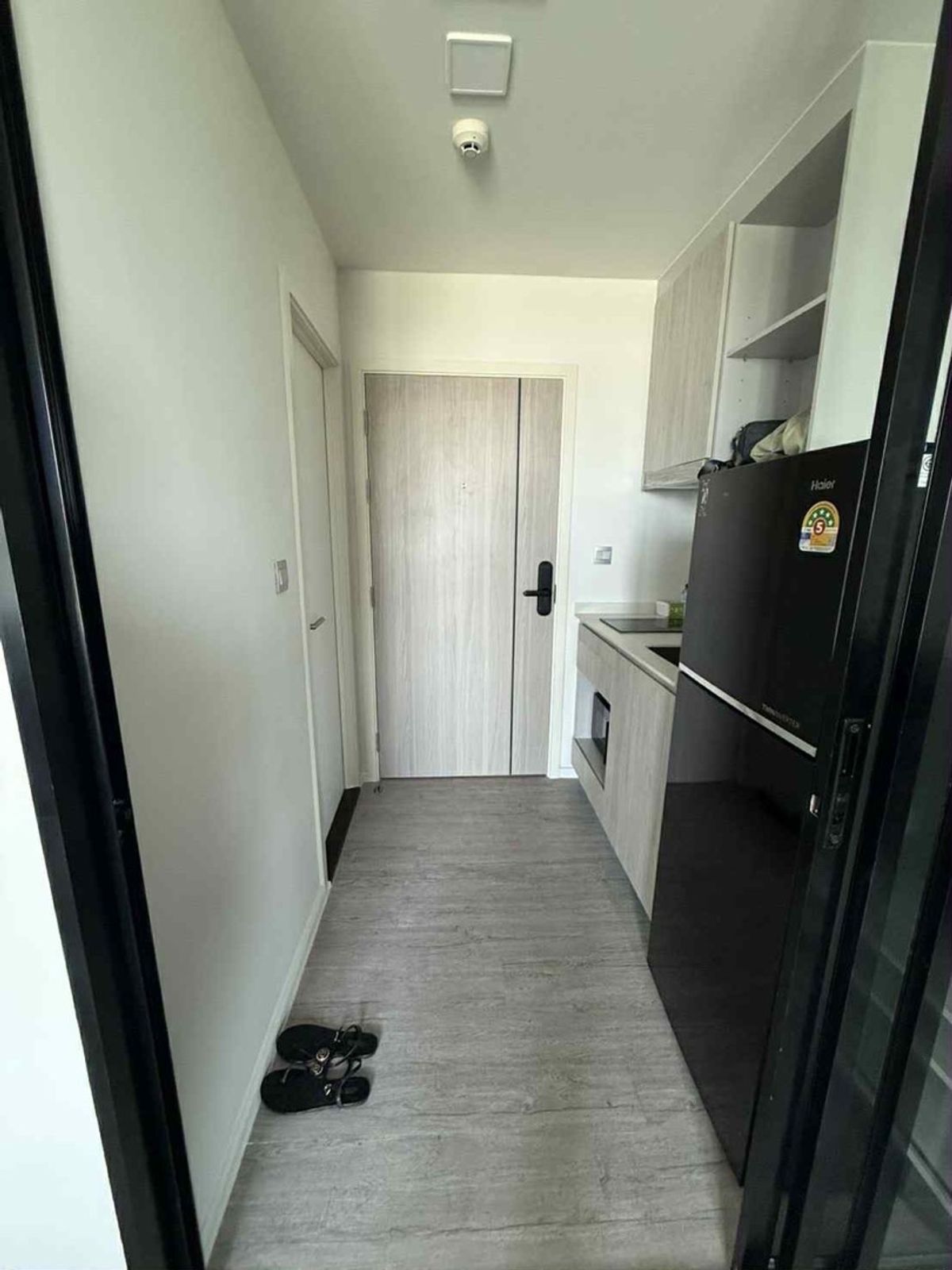 ให้เช่าคอนโดบางนา แบริ่ง ลาซาล : ให้เช่า คอนโด Atmoz Tropical Bangna ขนาดห้อง : 24 ตร.ม ตึก/อาคาร : D ชั้น : 8 ราคา : 9,000 บาท สถารที่ใกล้เคียง : รถไฟฟ้าสายสีเหลือง