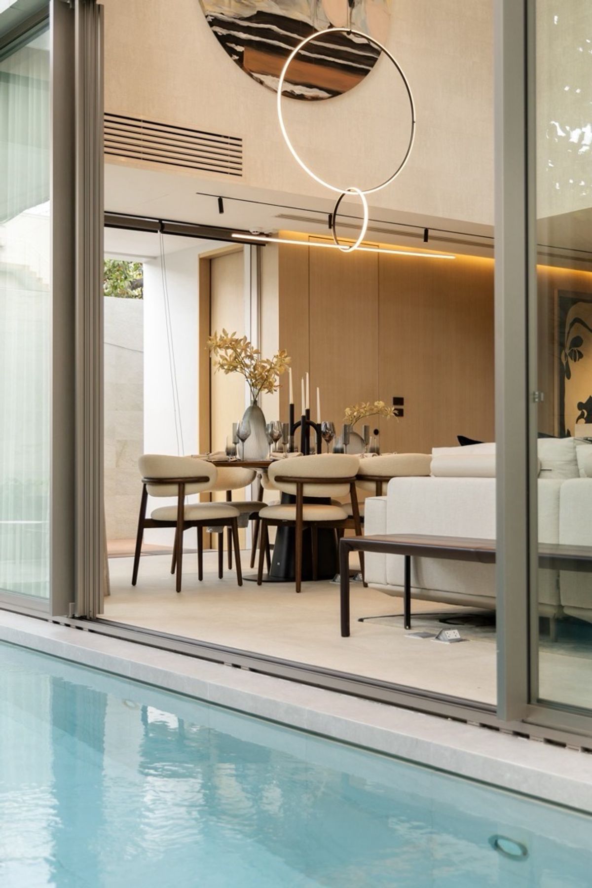 ขายบ้านอารีย์ อนุสาวรีย์ : 📢👇 บ้านเดี่ยว Superior Luxury 3.5 ชั้น ในย่าน อารีย์ พร้อมสระว่ายน้ำ และ lift ในบ้าน ได้รางวัล Best Interior Design จากงานประกวด Asia Architecture Design Award 2024 บ้านแบบประหยัด ติด solar cell ทั้งหลัง ใกล้BTS และ ทางขึ้นลงทางด่วน 