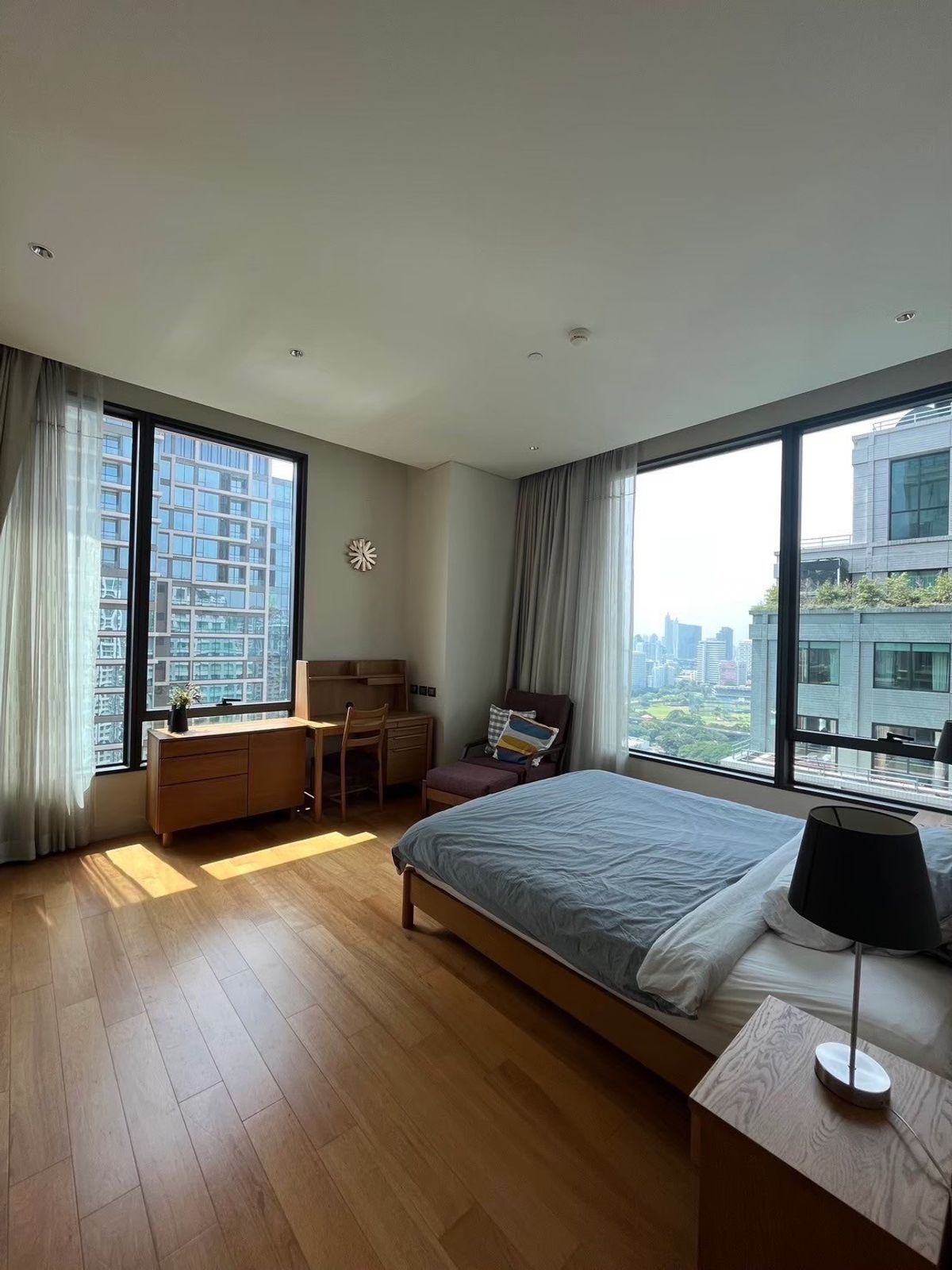 ให้เช่าคอนโดวิทยุ ชิดลม หลังสวน : 🌟 Luxury 1-Bedroom Condo for Rent at Sindhorn Residence – Lumphini, Bangkok