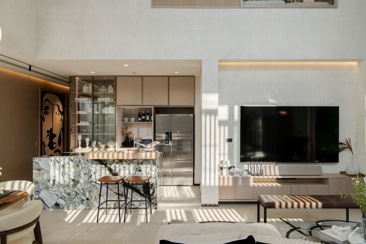 ขายบ้านอารีย์ อนุสาวรีย์ : 📢👇 บ้านเดี่ยว Superior Luxury 3.5 ชั้น ในย่าน อารีย์ พร้อมสระว่ายน้ำ และ lift ในบ้าน ได้รางวัล Best Interior Design จากงานประกวด Asia Architecture Design Award 2024 บ้านแบบประหยัด ติด solar cell ทั้งหลัง ใกล้BTS และ ทางขึ้นลงทางด่วน 