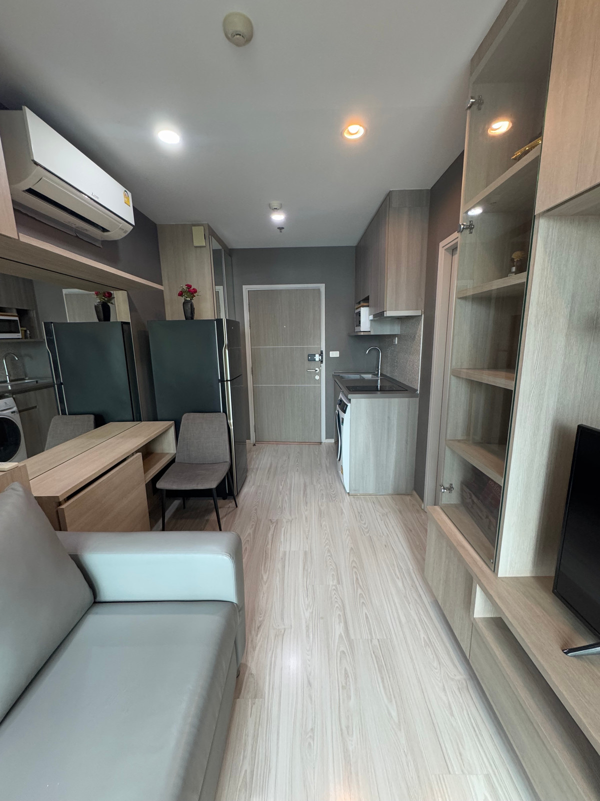 For RentCondoBang Sue, Wong Sawang, Tao Pun : Rent IDEO Mobi Bangsue 1 bedroom, 1 bathroom, full furniture near MRT Tao Poon, convenient to travel. Interested in LINE @best_condo