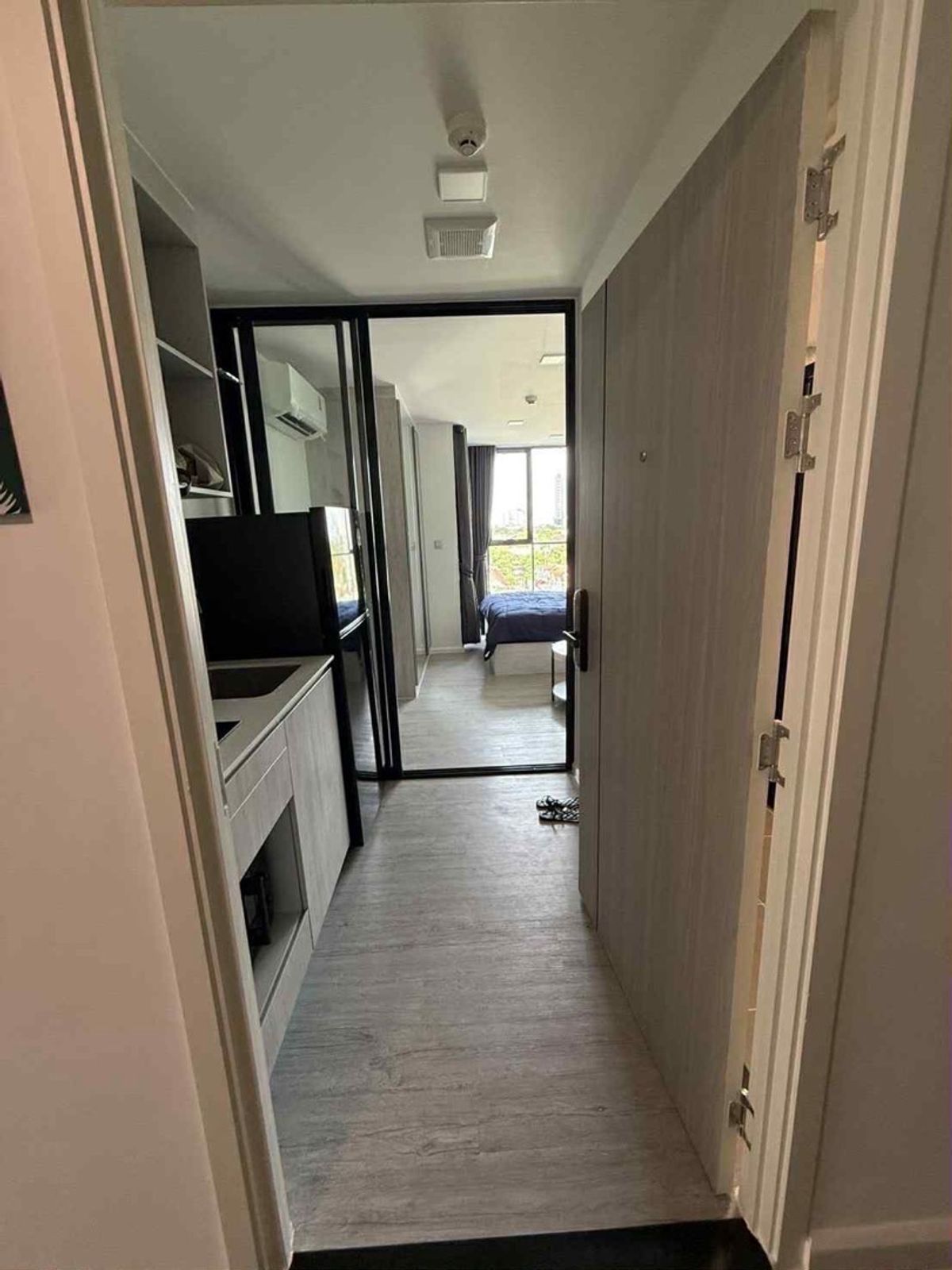 ให้เช่าคอนโดบางนา แบริ่ง ลาซาล : ให้เช่า คอนโด Atmoz Tropical Bangna ขนาดห้อง : 24 ตร.ม ตึก/อาคาร : D ชั้น : 8 ราคา : 9,000 บาท สถารที่ใกล้เคียง : รถไฟฟ้าสายสีเหลือง