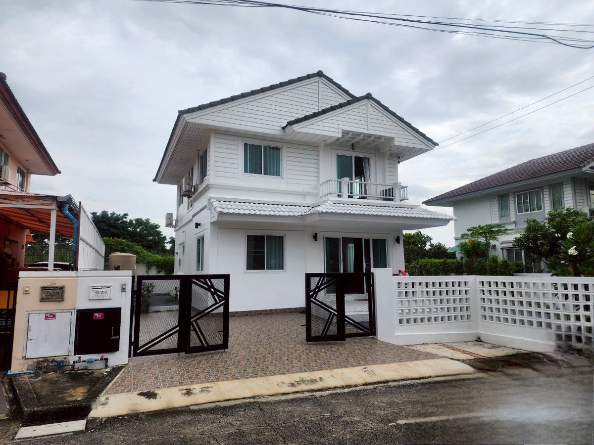 ขายบ้านปทุมธานี รังสิต ธรรมศาสตร์ : บ้านเดี่ยว ลำลูกกาคลองสี่ ลาดสวาย ปทุมธานี เขตติดต่อกรุงเทพฯ  บ้านหลังมุมในเนื้อที่เยอะ หลังบ้านวิว.ธรรมชาติ ภายในโครงการ มีสระว่ายน้ำ สโมสร 