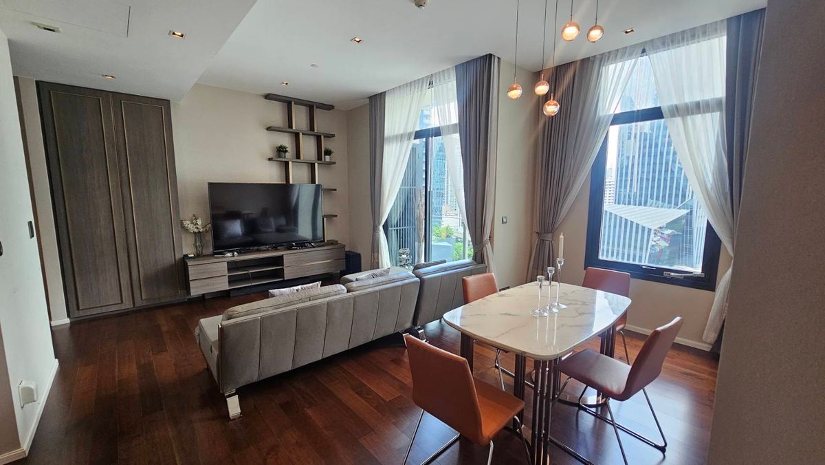 ขายคอนโดสุขุมวิท อโศก ทองหล่อ : URGENT SALE - Below market value! 25M 2 Beds 2 Baths - at The Diplomat 39