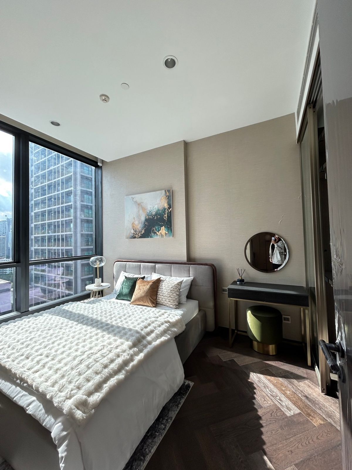 ขายคอนโดสุขุมวิท อโศก ทองหล่อ : คอนโดติด BTS ทองหล่อ 2 นอน 2 น้ำ fully fitted 081-245-7349