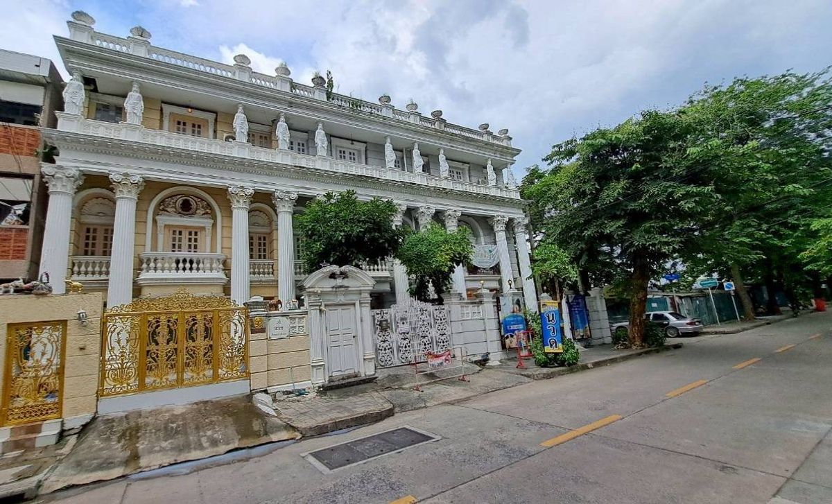 ขายบ้านพระราม 9 เพชรบุรีตัดใหม่ RCA : บ้านหรูสไตล์ยุโรปโรมัน ใจกลางกรุงเทพ เดินทางสะดวก ย่านวิภาวดี พื้นที่ใช้สอย 540 ตรม.
