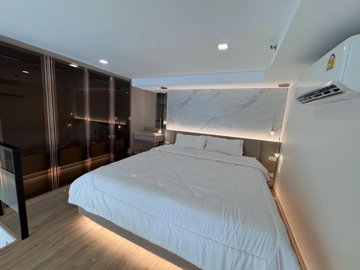 ให้เช่าคอนโดพัฒนาการ ศรีนครินทร์ : 🔥ให้เช่าด่วน🔥เดอะริช พระราม 9 – ศรีนครินทร์ ใกล้ Airport Link หัวหมาก รถไฟฟ้าสายสีเหลืองสถานีพัฒนาการ เฟอร์นิเจอร์ครบ พร้อมเข้าอยู่