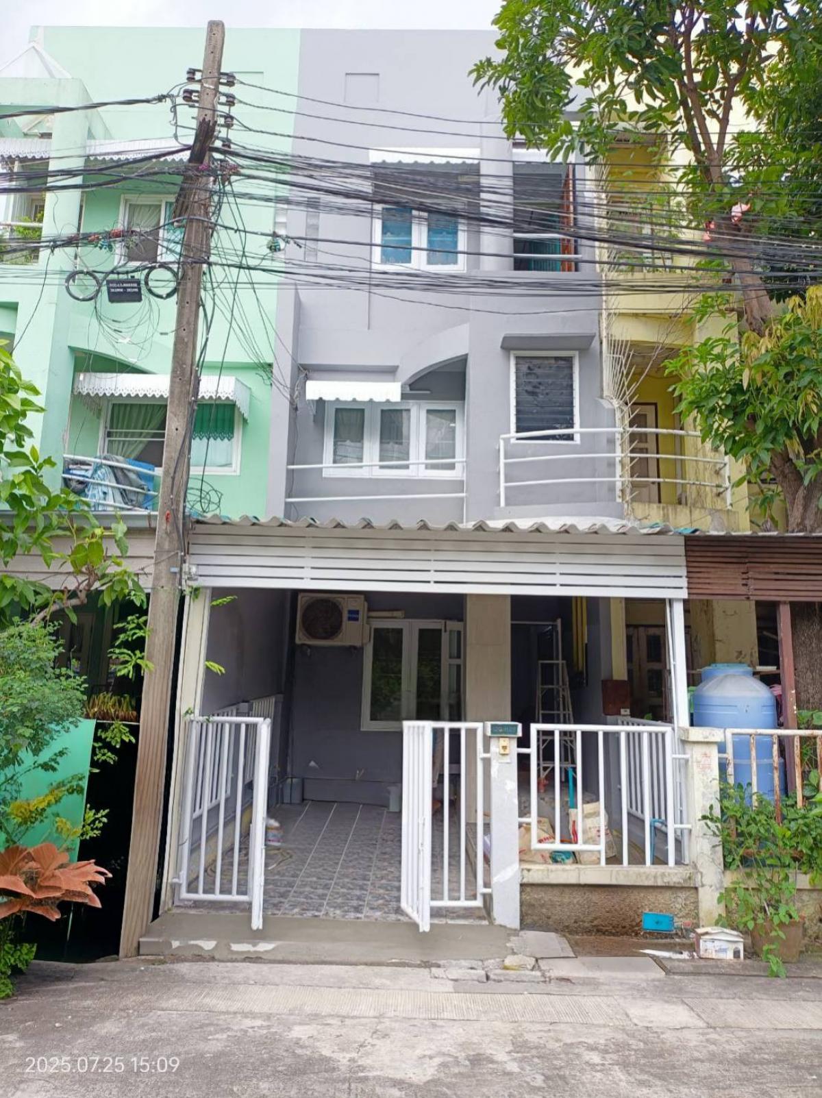 ขายทาวน์โฮมเกษตรศาสตร์ รัชโยธิน : ขาย บ้านธันยกานต์ ติดถนน วัชรพล  4นอน