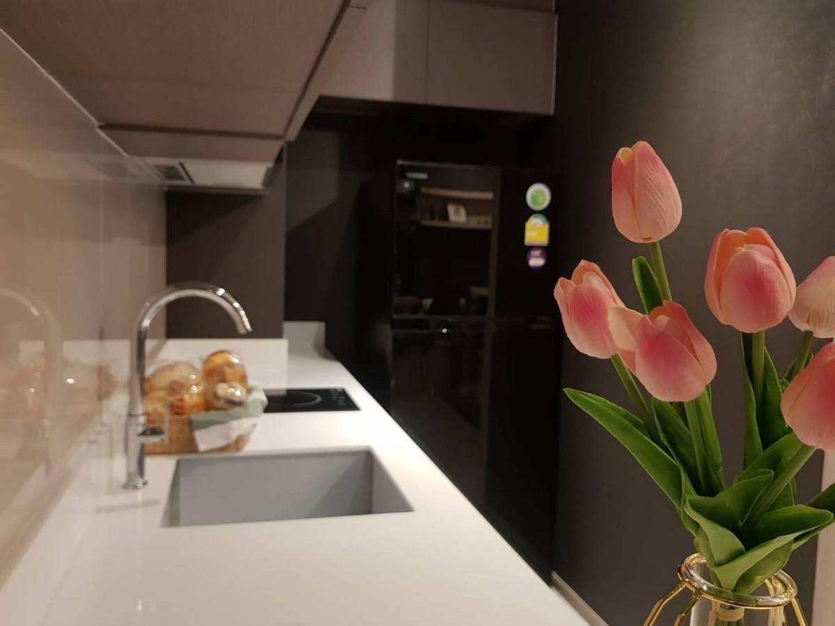 ให้เช่าคอนโดสุขุมวิท อโศก ทองหล่อ : (ปล่อยเช่า) คอนโด RHYTHM Ekkamai  I 1-BR ห้องสวย เฟอร์+เครื่องใช้ไฟฟ้าครบ ㅡ  ใกล้ 🚆BTS เอกมัย																									