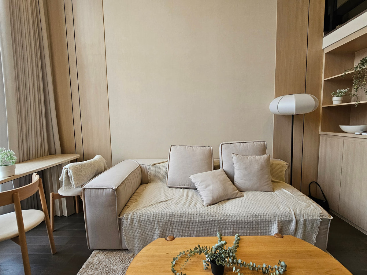 ให้เช่าคอนโดสยาม จุฬา สามย่าน : Park Origin Chula Samyan【𝐑𝐄𝐍𝐓】🔥การตกแต่งที่เน้นความเรียบง่ายและหรูหรา พร้อมโทนสีขาวและทองที่เติมเต็มความสง่างามให้ทุกมุม 🔥  ติดต่อไลน์ไอดี: @hacondo