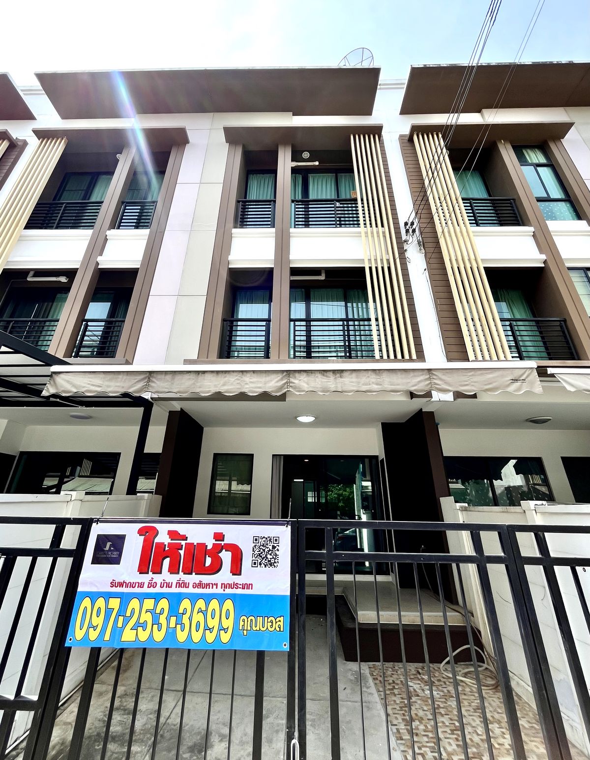 For RentTownhomeThaphra, Talat Phlu, Wutthakat : Rent a house in the middle of Kanlapaphruek. The house is very beautiful ⭐️