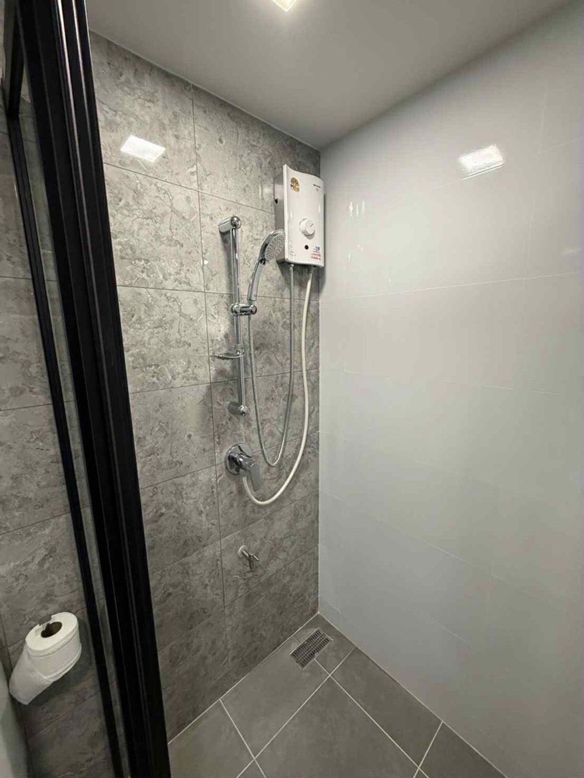 ให้เช่าคอนโดบางนา แบริ่ง ลาซาล : ให้เช่า คอนโด Atmoz Tropical Bangna ขนาดห้อง : 24 ตร.ม ตึก/อาคาร : D ชั้น : 8 ราคา : 9,000 บาท สถารที่ใกล้เคียง : รถไฟฟ้าสายสีเหลือง