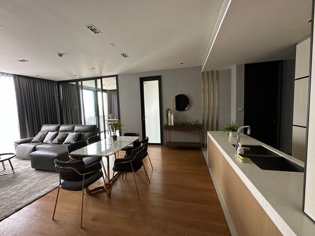 For SaleCondoSukhumvit, Asoke, Thonglor : 3 bed fully furnished close to BTS Thonglor Station and Emporium 081-245-7349