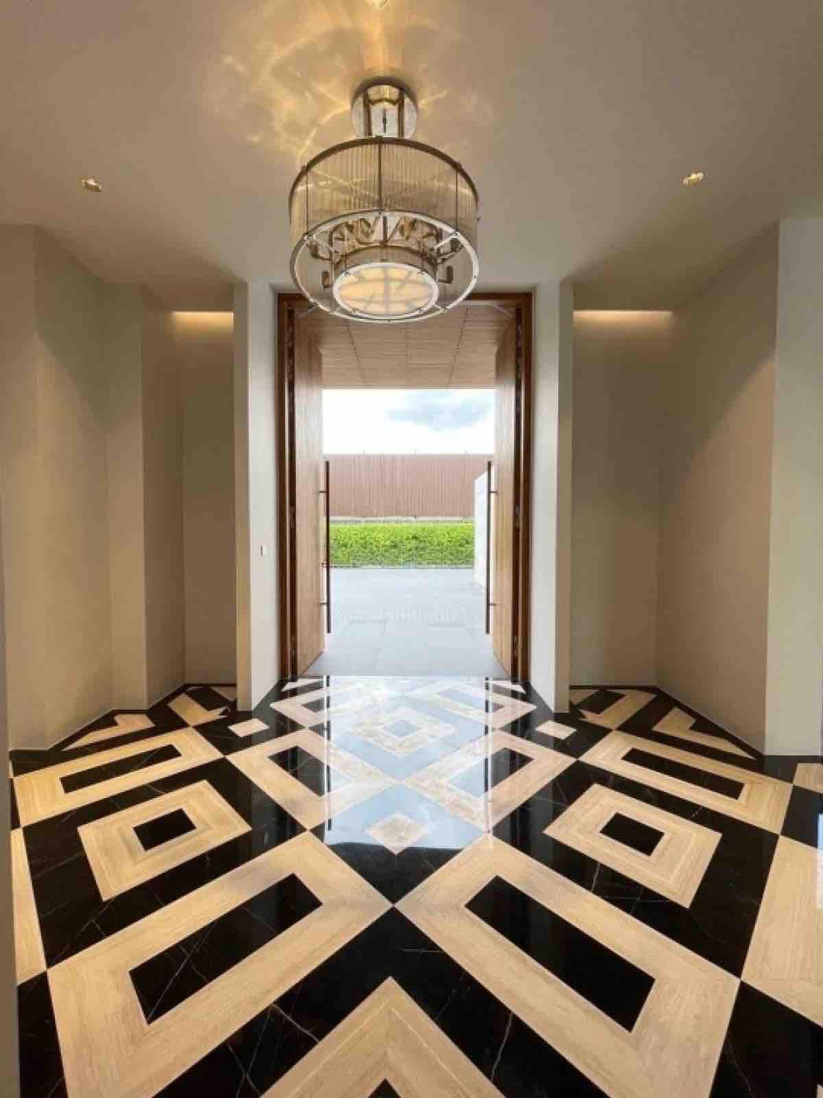 ให้เช่าบ้านเลียบทางด่วนรามอินทรา : 🌟ให้เช่า-บ้านที่หรูหราเป็นพิเศษที่ Santiburi The Residences, Bangkok 🌟