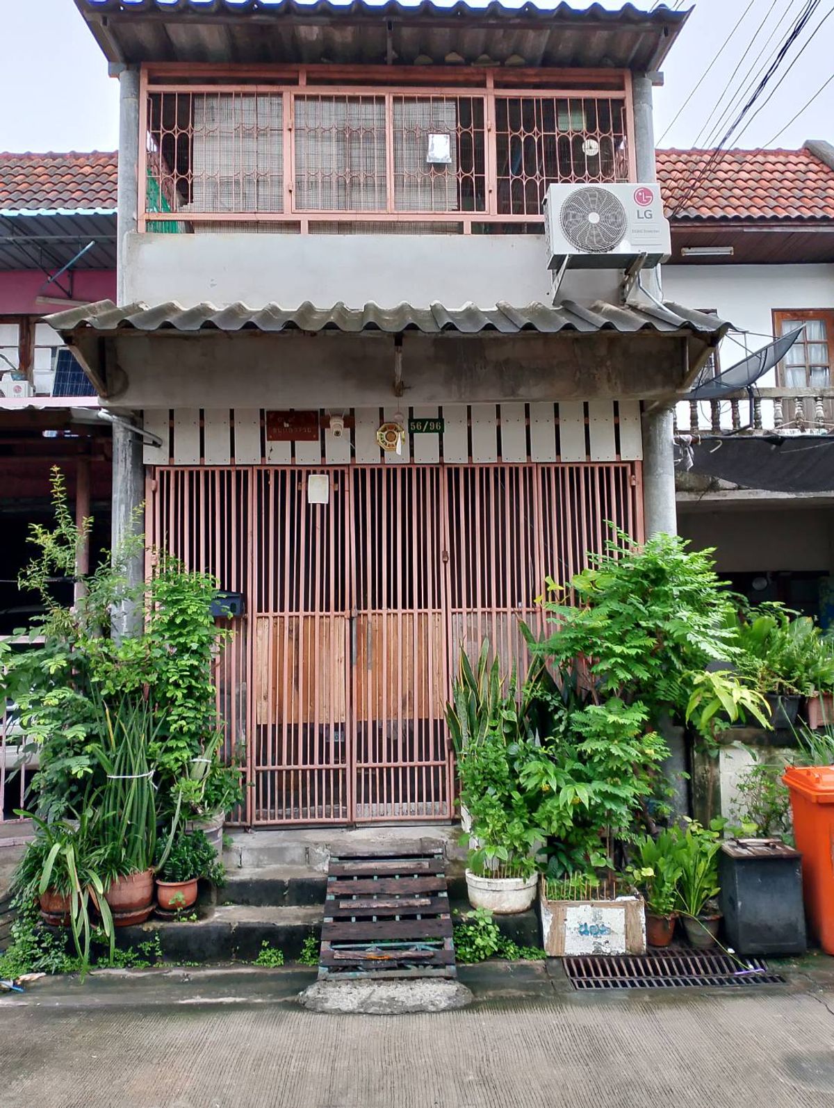 For SaleFactoryEakachai, Bang Bon : Townhome for sale, Bang Bon 4 16 square wah, 3 bathrooms, 3 bedrooms, the owner sells by themselves. 0929424699/0863954474