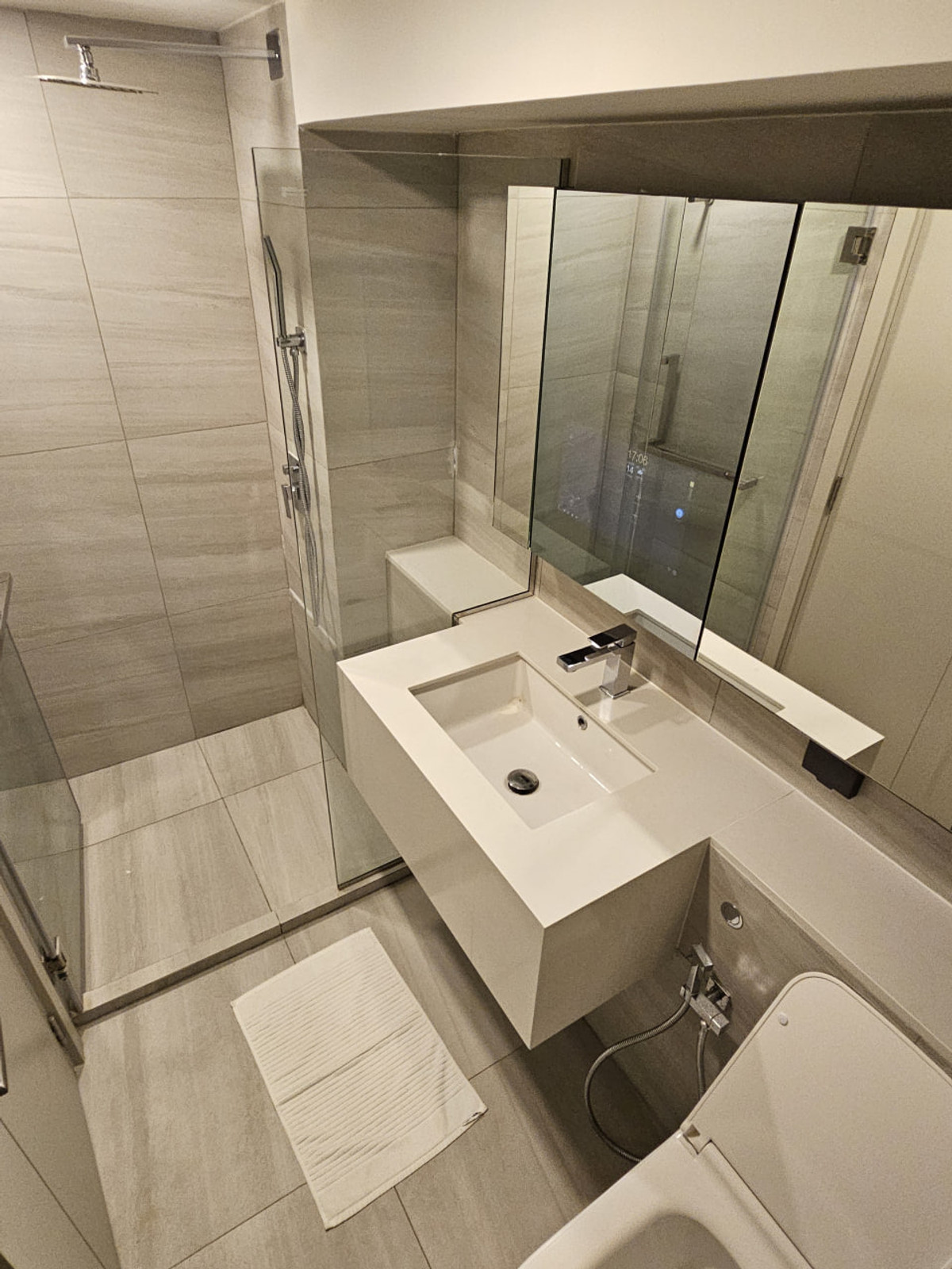 ให้เช่าคอนโดสยาม จุฬา สามย่าน : Park Origin Chula Samyan【𝐑𝐄𝐍𝐓】🔥การตกแต่งที่เน้นความเรียบง่ายและหรูหรา พร้อมโทนสีขาวและทองที่เติมเต็มความสง่างามให้ทุกมุม 🔥  ติดต่อไลน์ไอดี: @hacondo