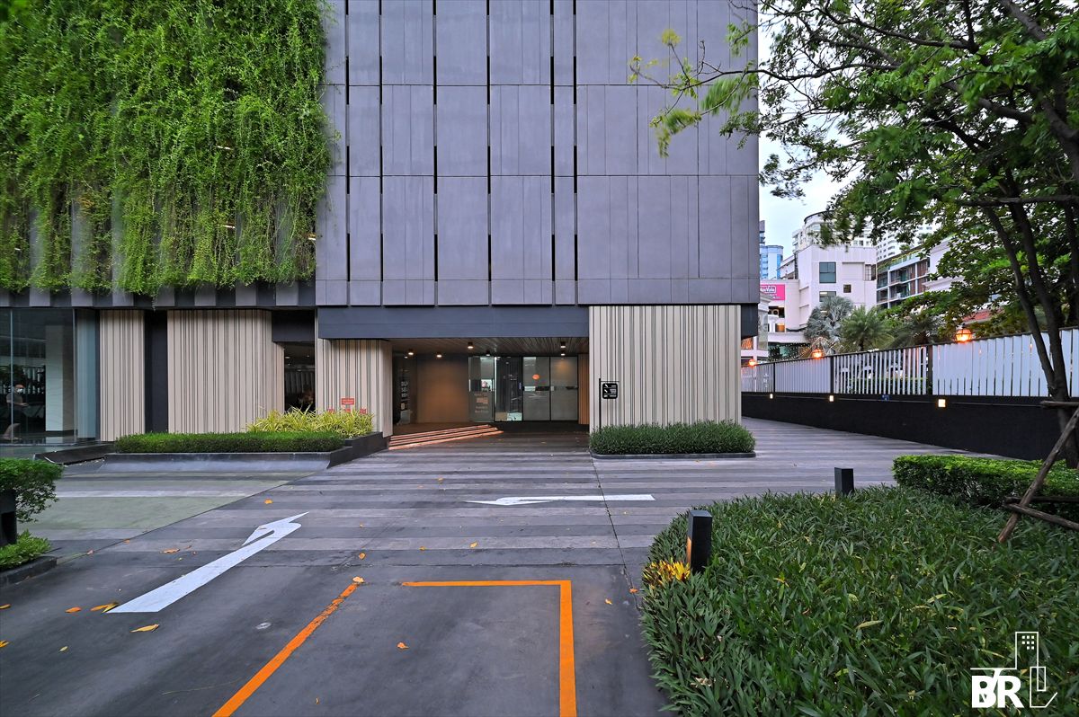 ขายคอนโดสุขุมวิท อโศก ทองหล่อ : 💥Best Deal💥 Fully Furnished ,Rhythm Ekkamai near BTS Ekkamai