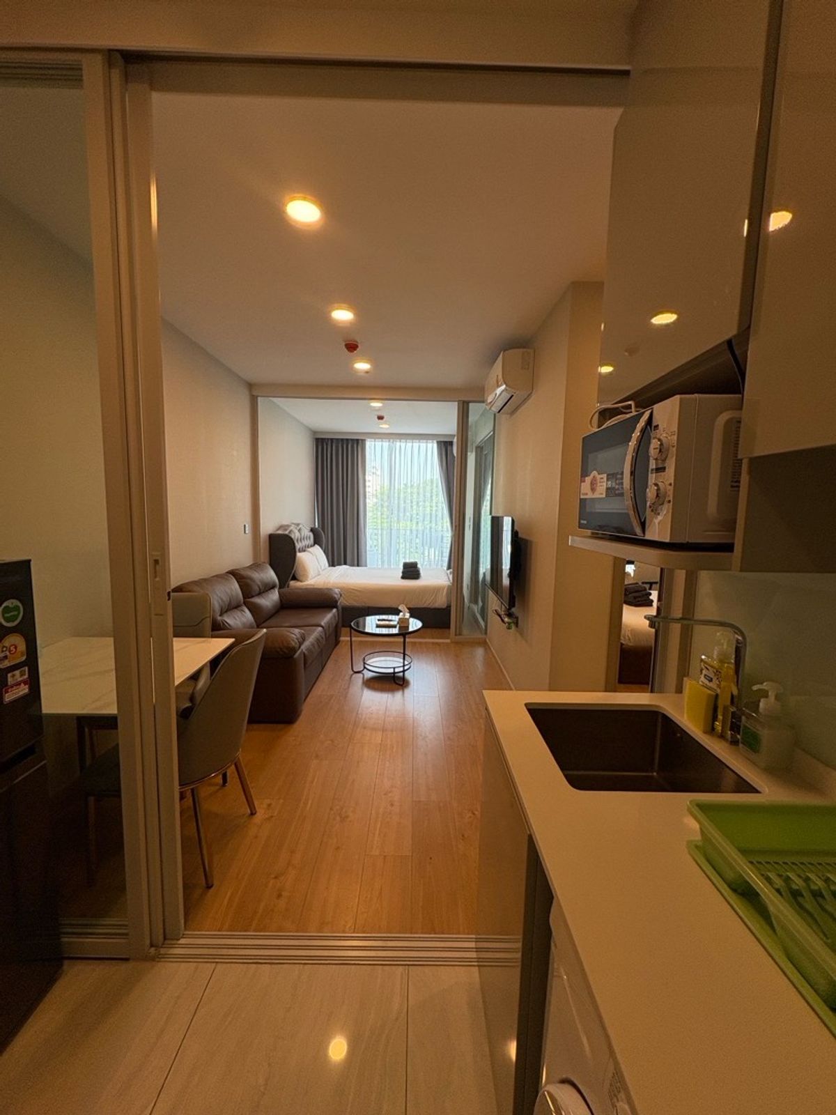 For RentCondoSukhumvit, Asoke, Thonglor : Low rise,chill soi at Thonglor Rare item
2bedroom + 1bathroom 
5fl 42sqm 

Rental : 32000baht