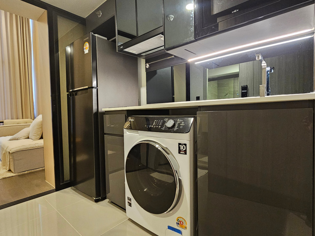 ให้เช่าคอนโดสยาม จุฬา สามย่าน : Park Origin Chula Samyan【𝐑𝐄𝐍𝐓】🔥การตกแต่งที่เน้นความเรียบง่ายและหรูหรา พร้อมโทนสีขาวและทองที่เติมเต็มความสง่างามให้ทุกมุม 🔥  ติดต่อไลน์ไอดี: @hacondo