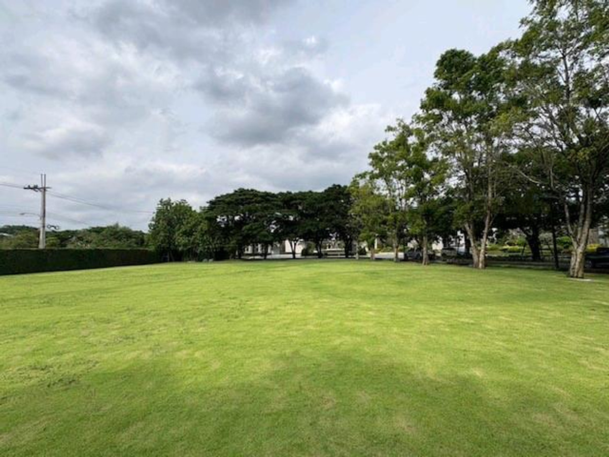 ขายที่ดินนวมินทร์ รามอินทรา : ขายที่ดินเปล่า 1 ไร่ หน้าโครงการหมู่บ้านหรู ถนนเทพรักษ์ ร่มรื่น สิ่งแวดล้อมดี เหมาะสร้างบ้าน ครอบครัวใหญ่ ไม่ต้องจ่ายค่าส่วนกลาง