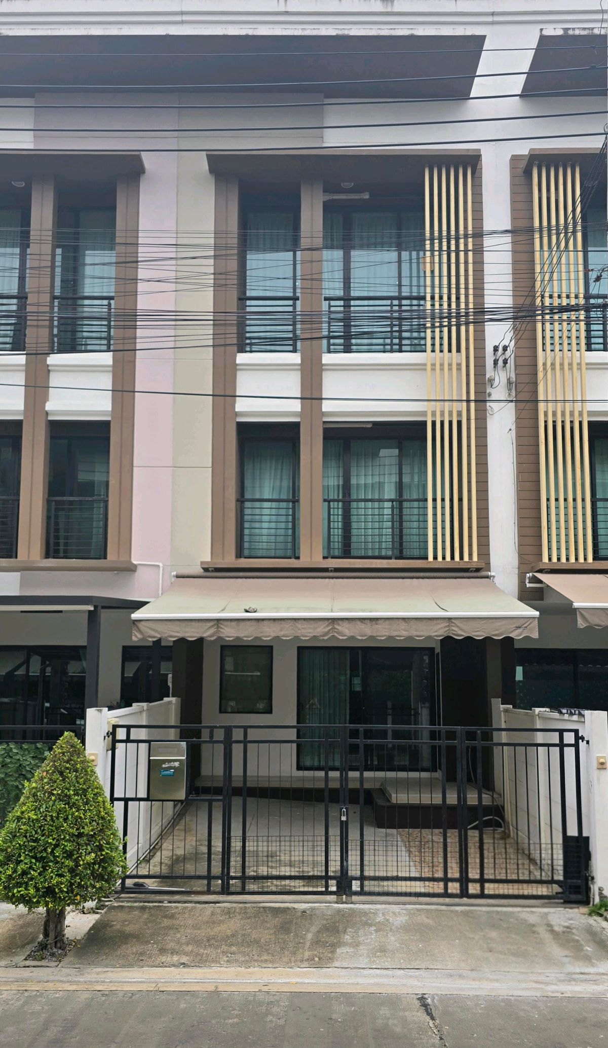 ให้เช่าทาวน์โฮมท่าพระ ตลาดพลู วุฒากาศ : เช่า/Rent บ้านกลางเมือง กัลปพฤกษ์
ขับรถเข้าCBDสาทร15นาที