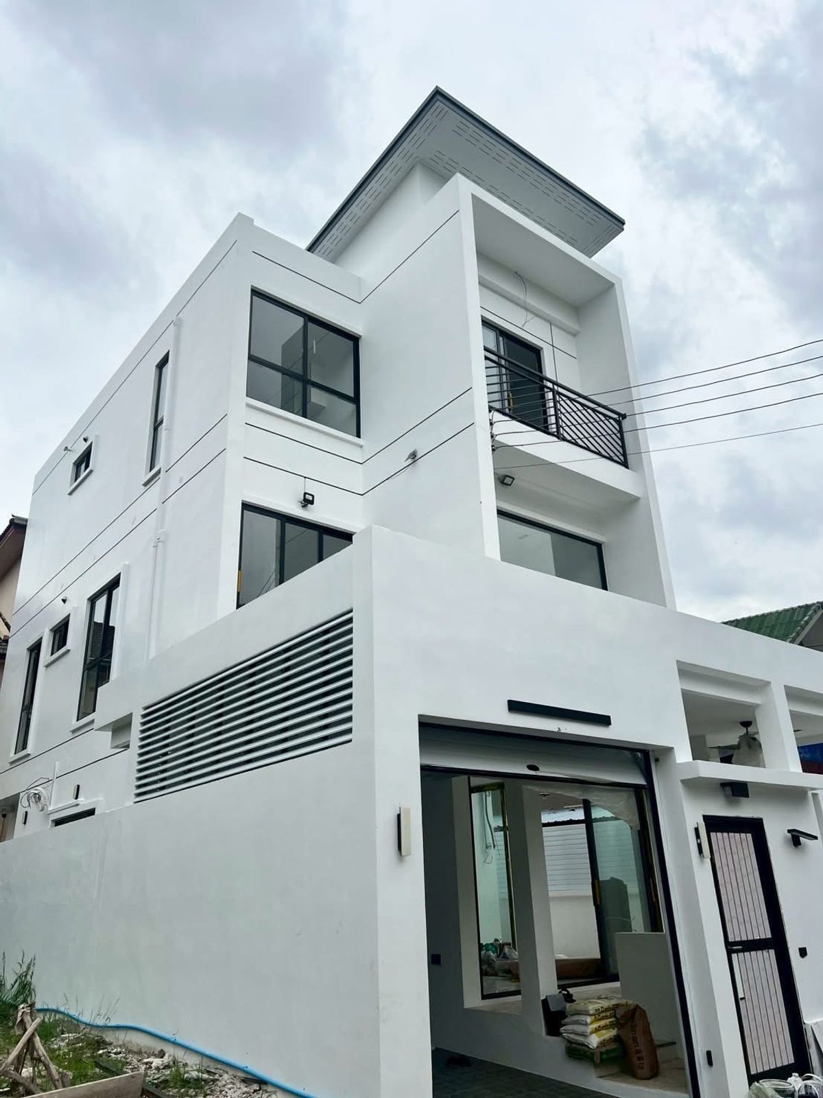 For RentHouseRamkhamhaeng, Hua Mak : 🏡 Brand-New 3-Storey Minimal Luxury House in the Heart of Town in Town (Ladprao 94) ✨ Sleek modern design, fully furnished & ready to move in!