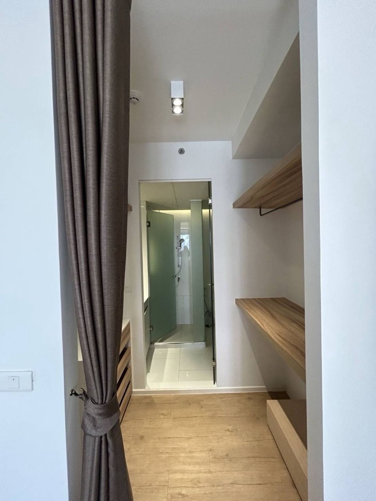 คอนโดสยาม จุฬา สามย่าน : 📢👇ขายพร้อมผู้เช่า ถึง กันยายน 2569
 คอนโดใจกลางเมือง! ทำเลเยี่ยมที่สามย่าน เชื่อมต่อ MRT โดยตรง เหมาะทั้งสำหรับการลงทุนหรืออยู่อาศัยเอง เฟอร์นิเจอร์ครบ พร้อมเข้าอยู่ได้ทันที