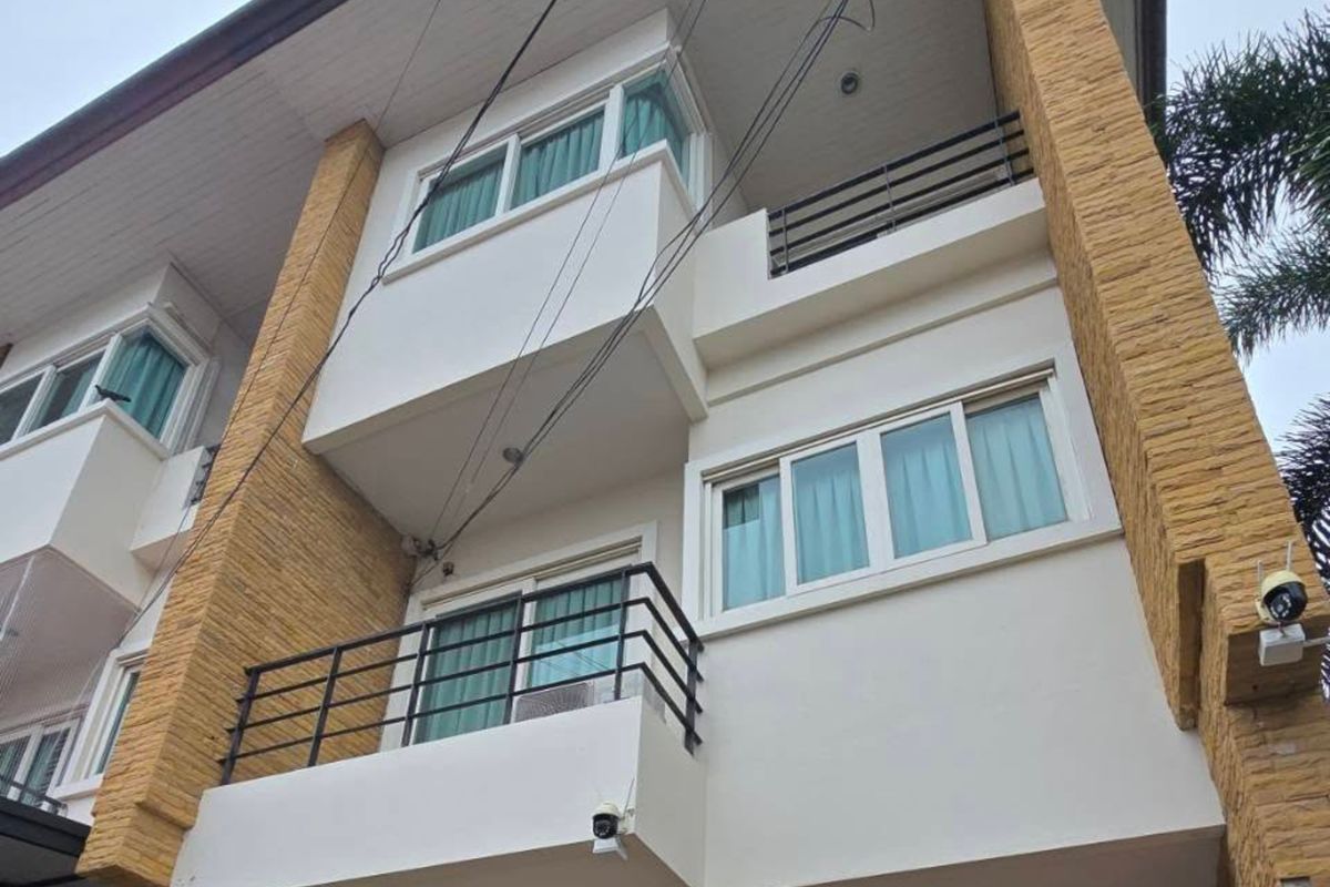 ขายทาวน์โฮมลาดกระบัง สุวรรณภูมิ : ทาวน์โฮม 3 ชั้น หลังมุม พร้อมสระว่ายน้ำส่วนตัว ใกล้สนามบินสุวรรณภูมิ