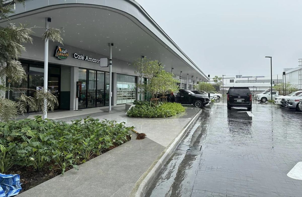 ให้เช่าร้านค้า/ตลาดนัดเสรีไทย-นิด้า : Retail space for rent - Ramkhamhaeng Road, Size 60 sq.m.