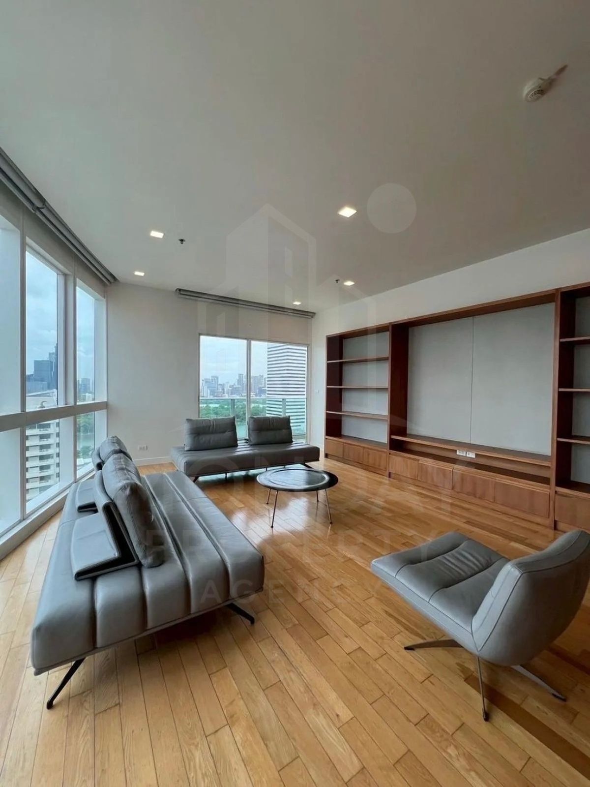 ให้เช่าคอนโดสุขุมวิท อโศก ทองหล่อ : เช่าด่วน Millennium Residence คอนโดสุดหรู พื้นที่กว้าง