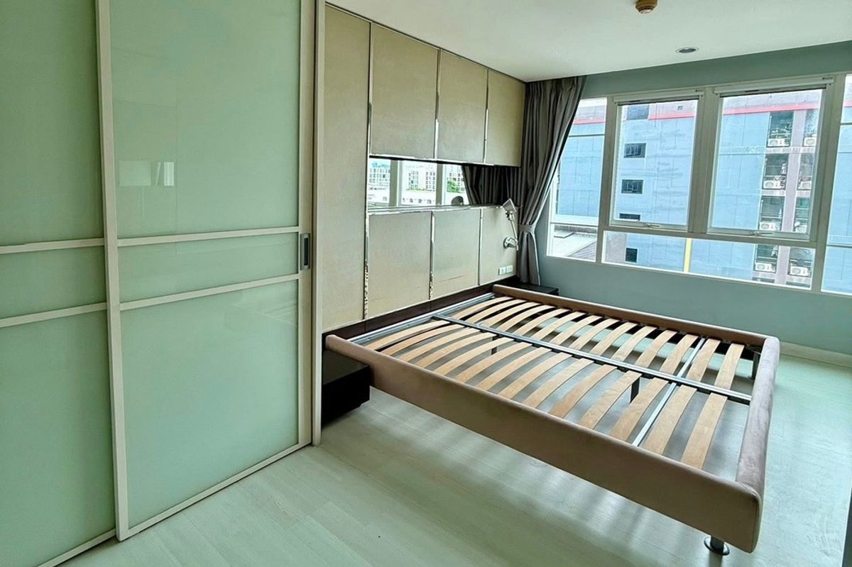 CondoWongwianyai, Charoennakor : 🔥 For Sale - Rent !!🔥 Code C20250700060..........The Bangkok Sathorn -Taksin, 1 bedroom, 1 bathroom, East Facing, furnished, ready to move in, Special Deal!!📣📣