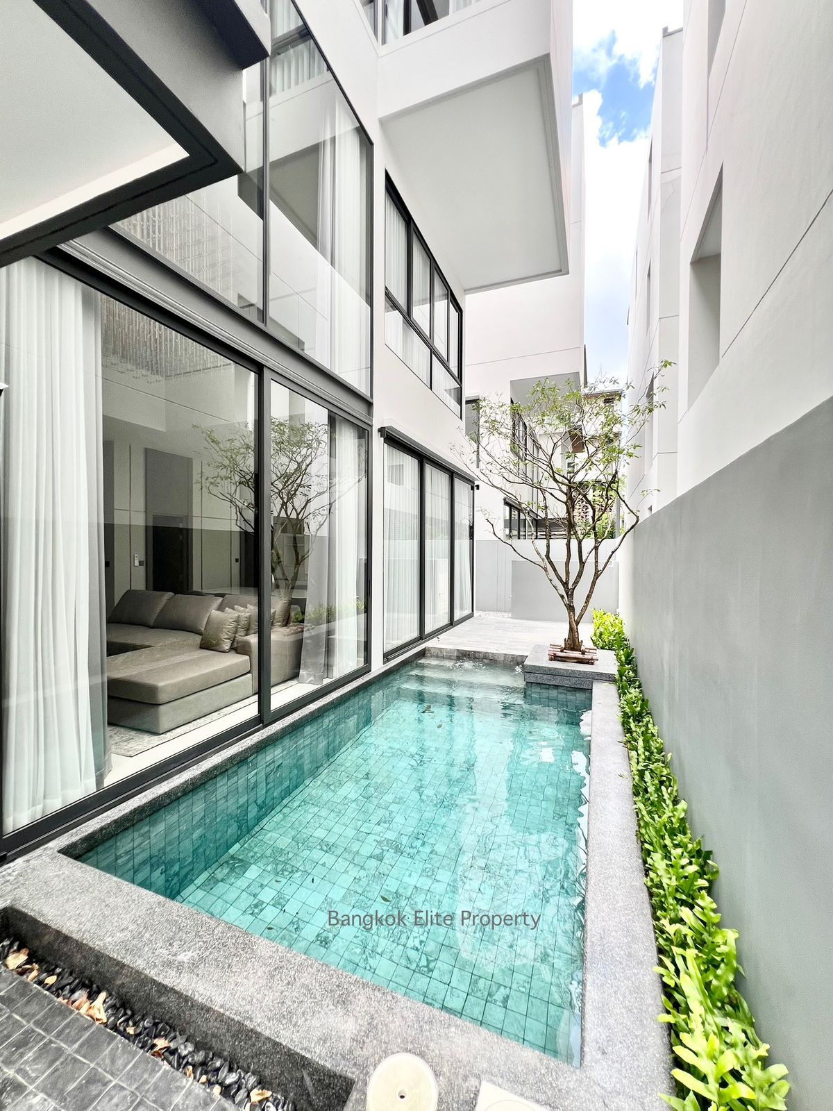 ให้เช่าบ้านพระราม 9 เพชรบุรีตัดใหม่ RCA : FOR RENT : Pool Villa 4 ชั้น อโศก พระราม9 พร้อมลิฟท์ส่วนตัว