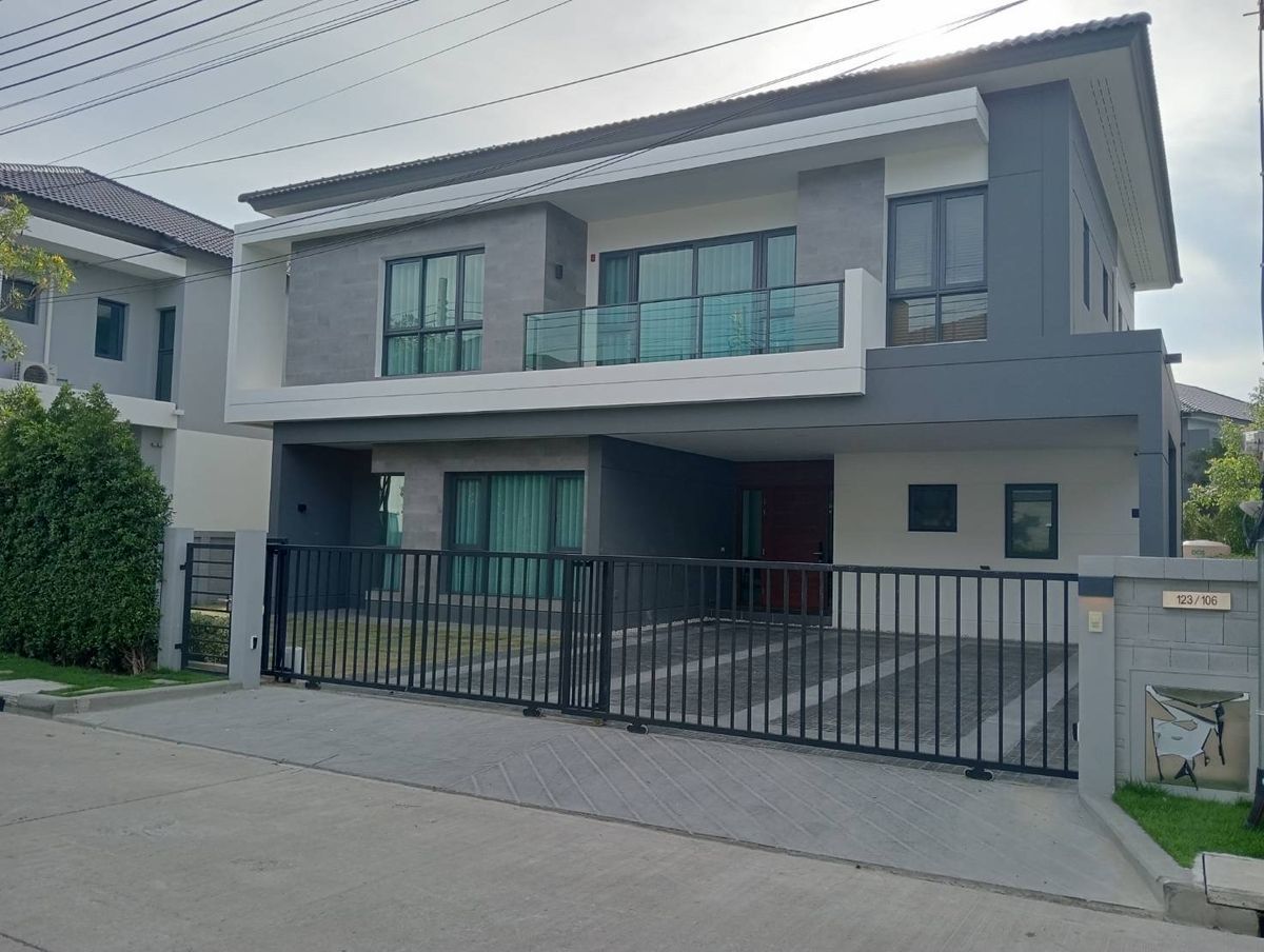 For RentHouseBangna, Bearing, Lasalle : 2-story luxury house with beautiful decorative furniture for rent in Bang Na-Bang Kaew area Near the Mega Bangna only 2 km.