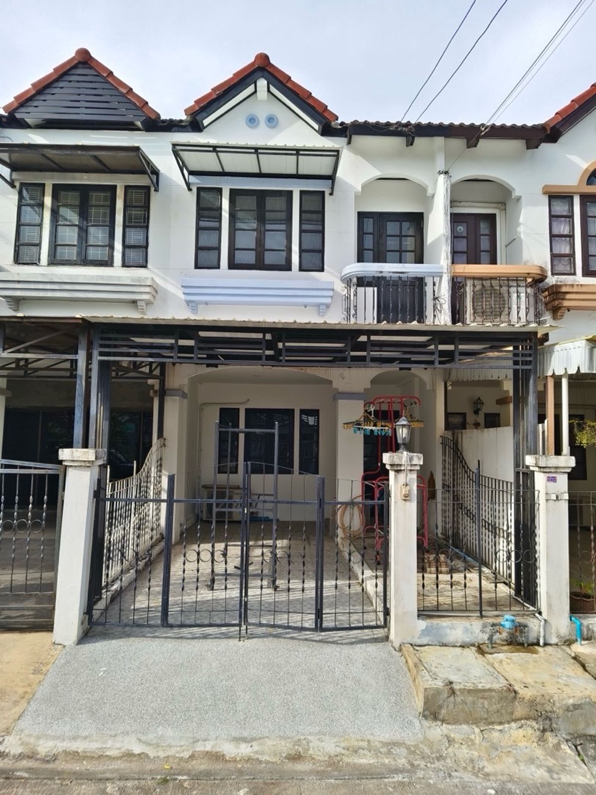 ขายทาวน์โฮมบางซื่อ วงศ์สว่าง เตาปูน : ขายทาวน์เฮาส์ หมู่บ้านประชาชื่น ราคา 2.2 ล้าน

ขนาด 17 ตรว. รีโนเวทแล้ว โครงการของ Land & House
