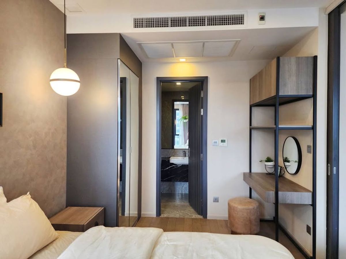 For RentCondoSukhumvit, Asoke, Thonglor : Ashton Asoke, curved glass room for rent, 35,000 baht [NCr250760]