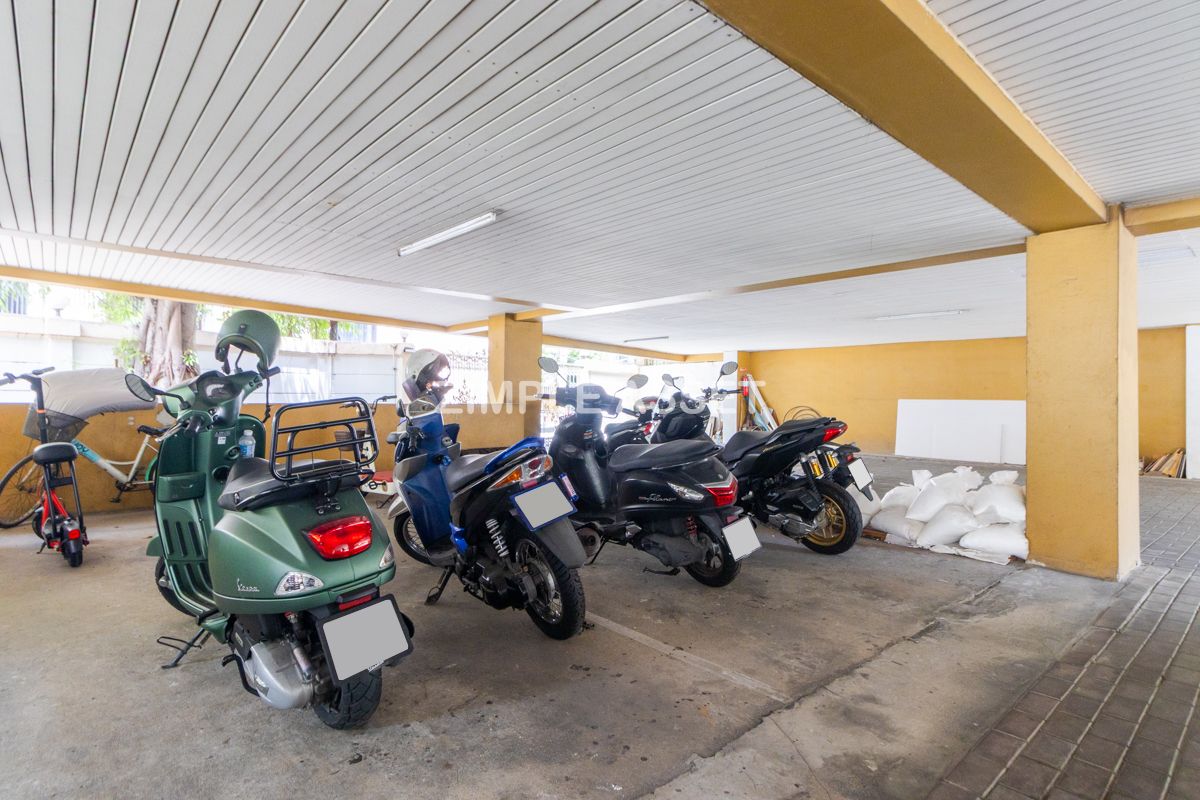 For RentWitthayu, Chidlom, Langsuan, Ploenchit : Line ID: @zimple_asset Apartment - condo style in Soi Nai Lert, Wireless Road. Spacious room, fully furnished, with fitness center and swimming pool. Pet friendly.🐶 Conveniently to transportation.