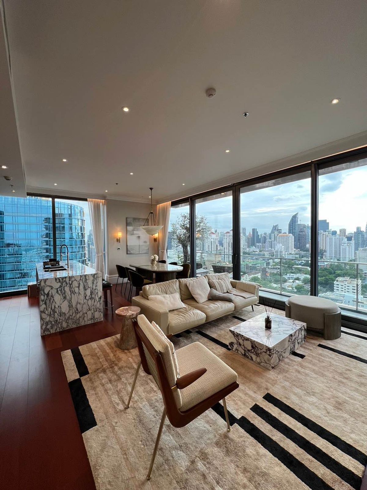 For RentCondoSukhumvit, Asoke, Thonglor : Condo, 23rd floor, good location with furniture, beautiful decoration, rental area, Thonglor-Sukhumvit, near Javenue, Thonglor only 150 meters