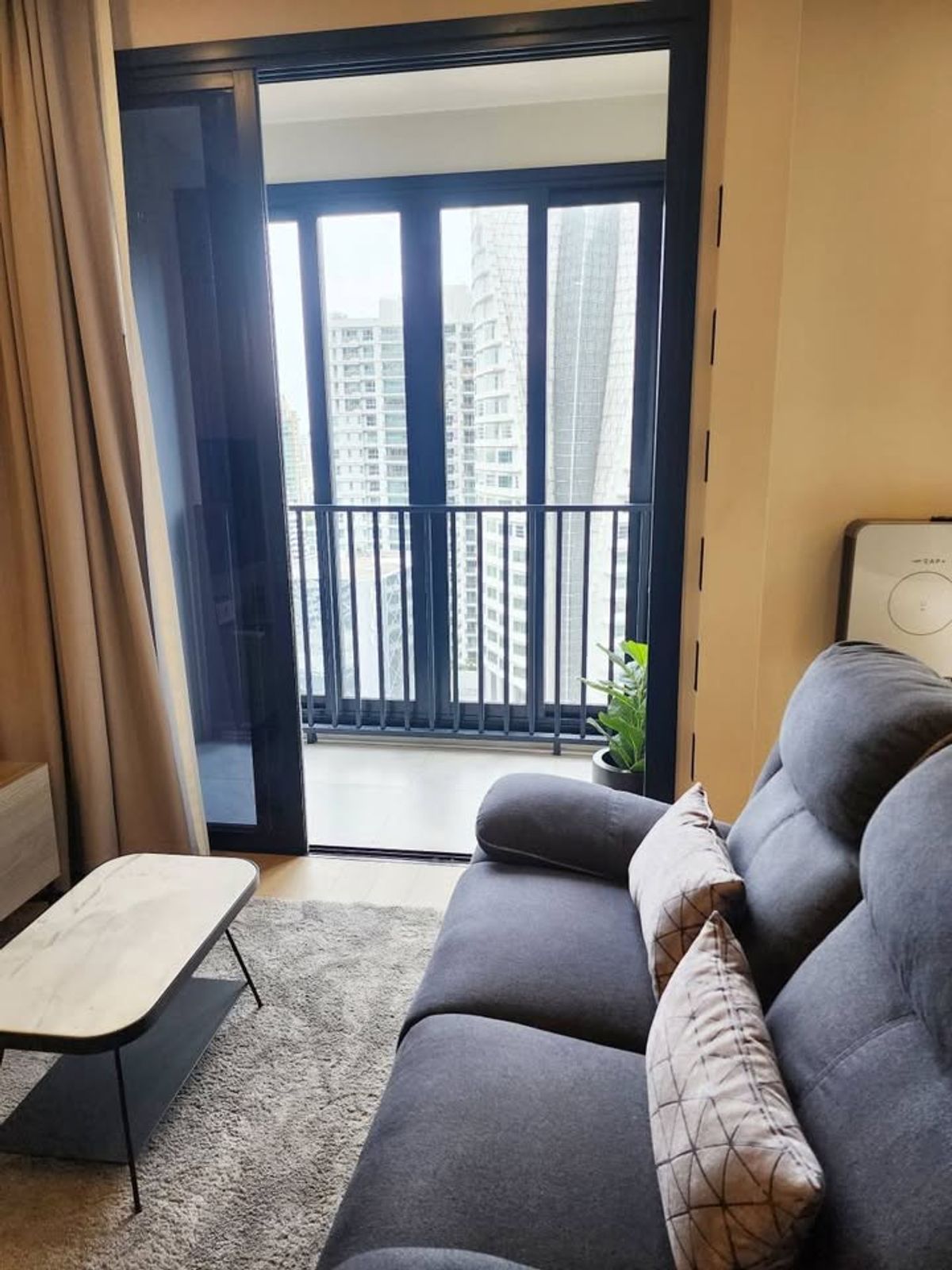 For RentCondoSukhumvit, Asoke, Thonglor : Ashton Asoke, curved glass room for rent, 35,000 baht [NCr250760]