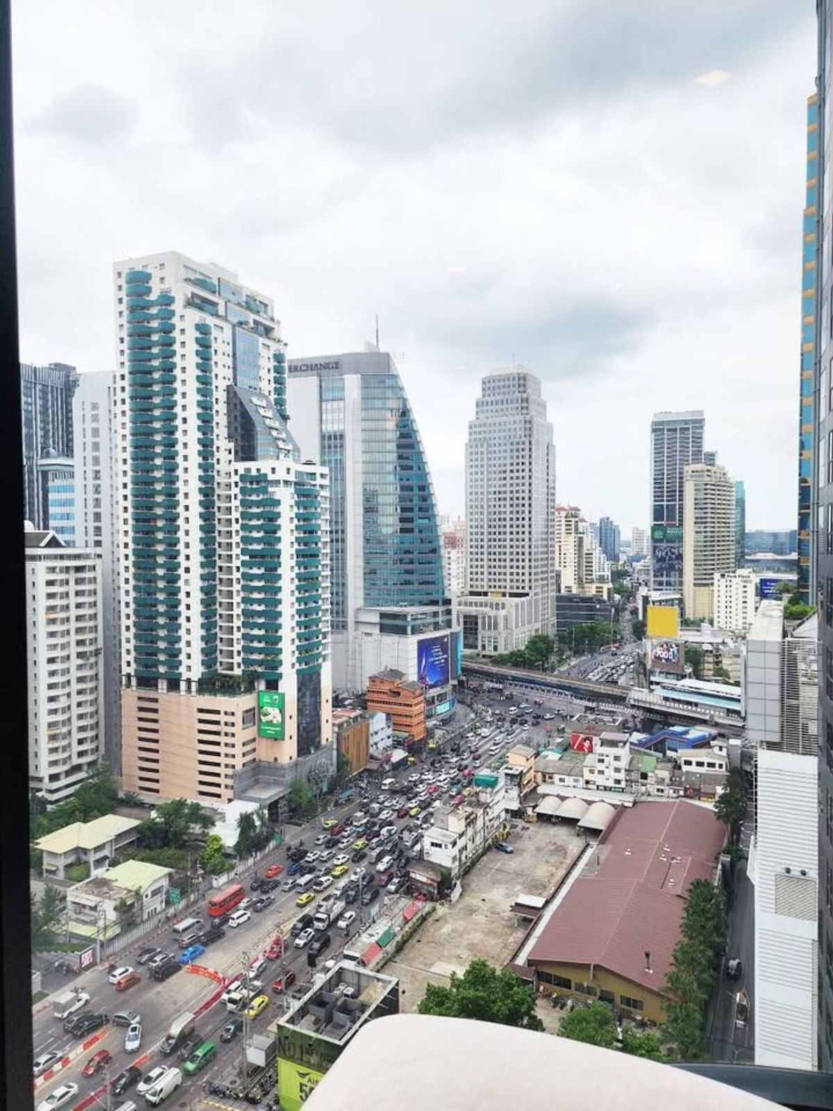 For RentCondoSukhumvit, Asoke, Thonglor : Ashton Asoke, curved glass room for rent, 35,000 baht [NCr250760]