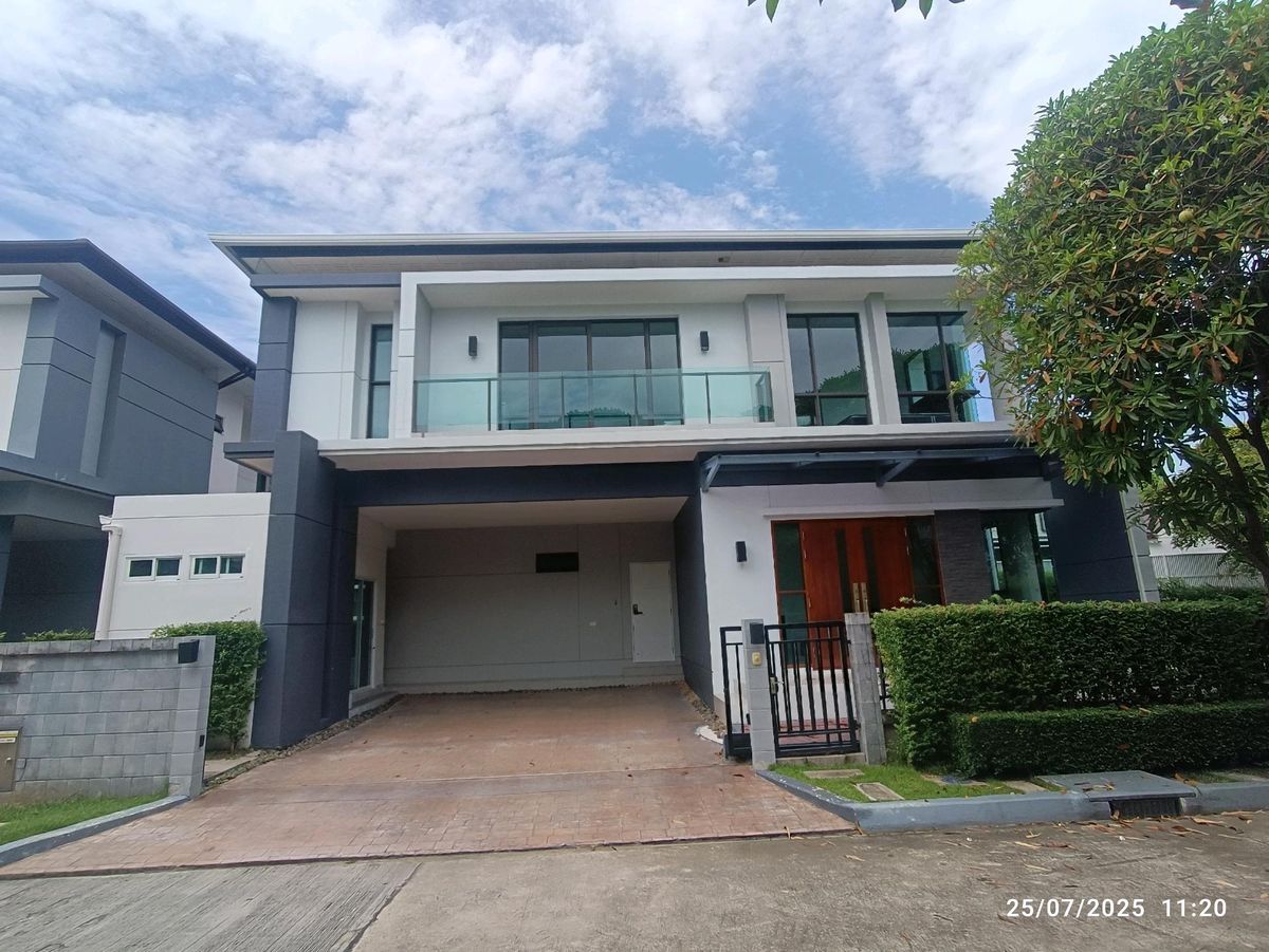 HouseBangna, Bearing, Lasalle : Selling and renting a 2-story luxury house with beautiful decorative furniture in Bang Na-Bang Kaew area Near the Mega Bangna only 2 km.