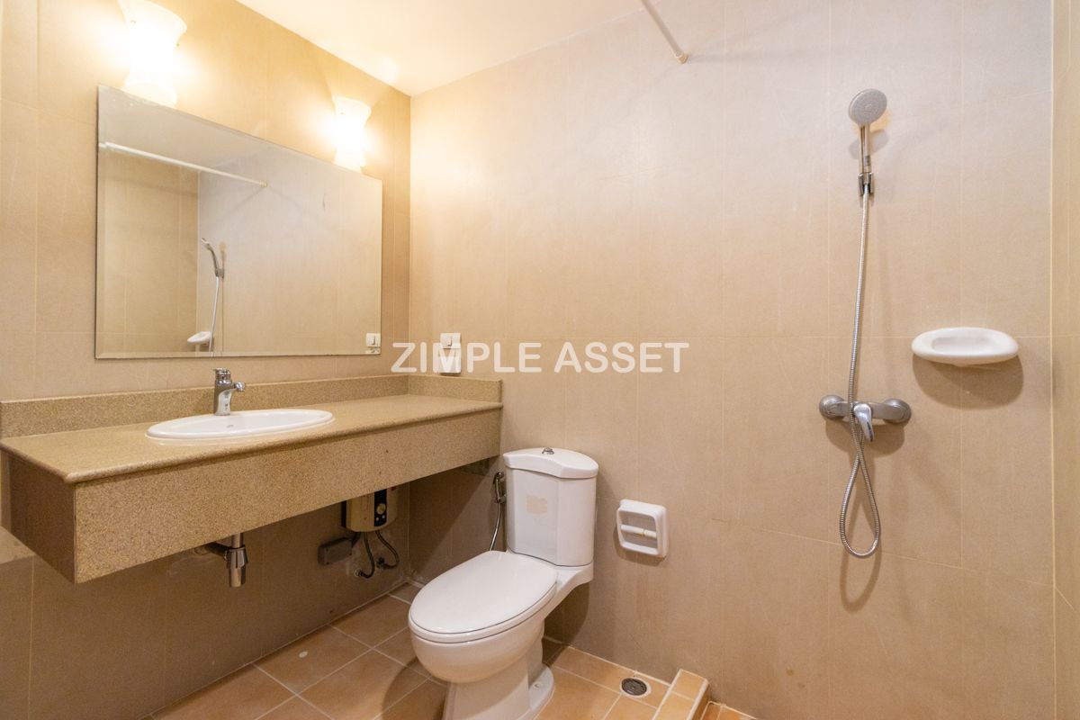 For RentWitthayu, Chidlom, Langsuan, Ploenchit : Line ID: @zimple_asset Apartment - condo style in Soi Nai Lert, Wireless Road. Spacious room, fully furnished, with fitness center and swimming pool. Pet friendly.🐶 Conveniently to transportation.