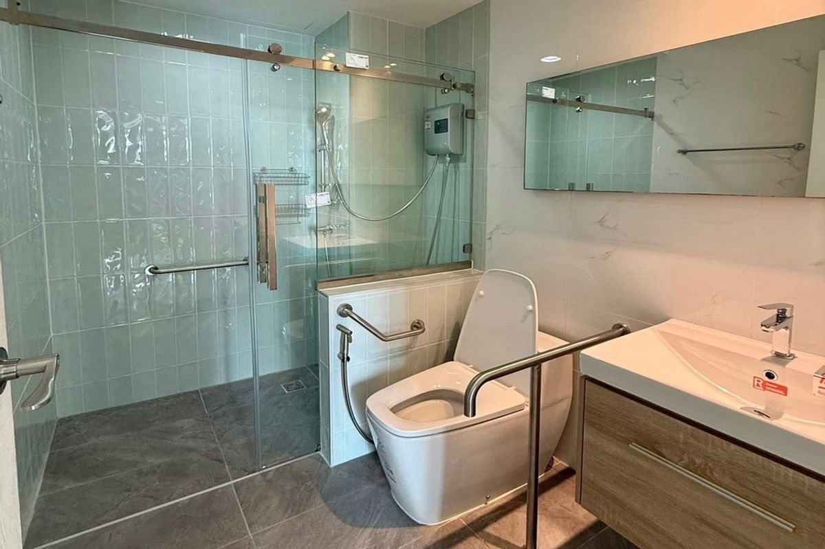 CondoWongwianyai, Charoennakor : 🔥 For Sale - Rent !!🔥 Code C20250700060..........The Bangkok Sathorn -Taksin, 1 bedroom, 1 bathroom, East Facing, furnished, ready to move in, Special Deal!!📣📣