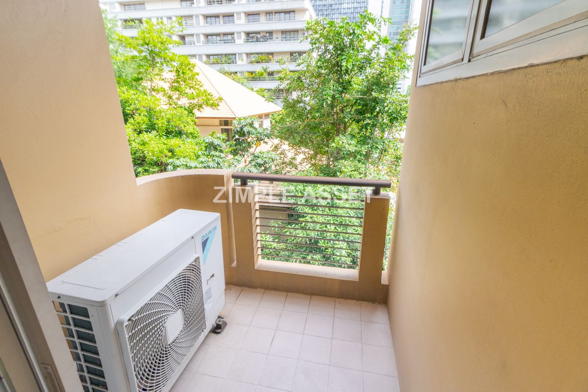For RentWitthayu, Chidlom, Langsuan, Ploenchit : Line ID: @zimple_asset Apartment - condo style in Soi Nai Lert, Wireless Road. Spacious room, fully furnished, with fitness center and swimming pool. Pet friendly.🐶 Conveniently to transportation.