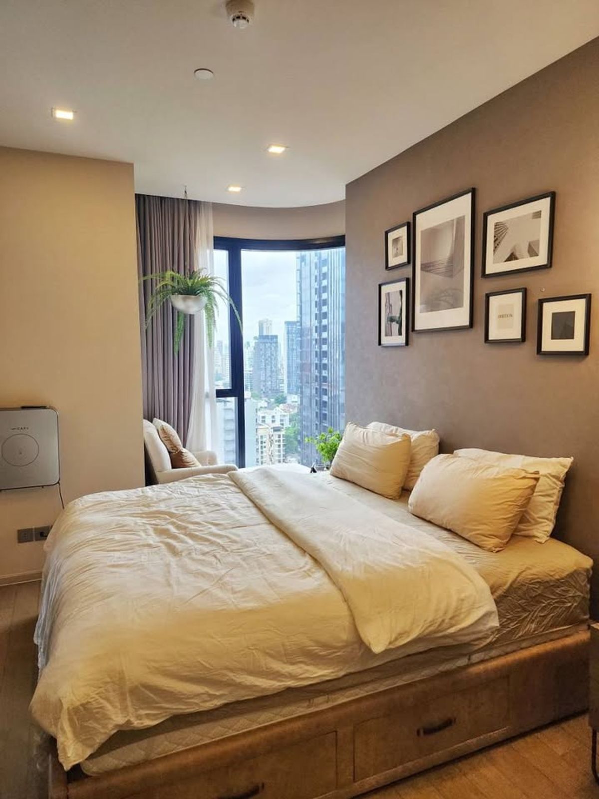 ให้เช่าคอนโดสุขุมวิท อโศก ทองหล่อ : ให้เช่า Ashton Asoke ห้องกระจกส่องโค้ง ราคา 35,000 บาท [NCr250760]