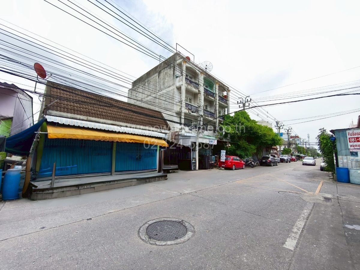 ขายบ้านนนทบุรี บางใหญ่ บางบัวทอง : บ้าน 1 ชั้น พร้อมที่ดิน ทำเลดี ติดถนน  ซอยนนทบุรี 8 ใกล้โรงพยาบาลพระนั่งเกล้า ถนนนนทบุรี 1 ต.บางกระสอ อ.เมืองนนทบุรี จ.นนทบุรี
