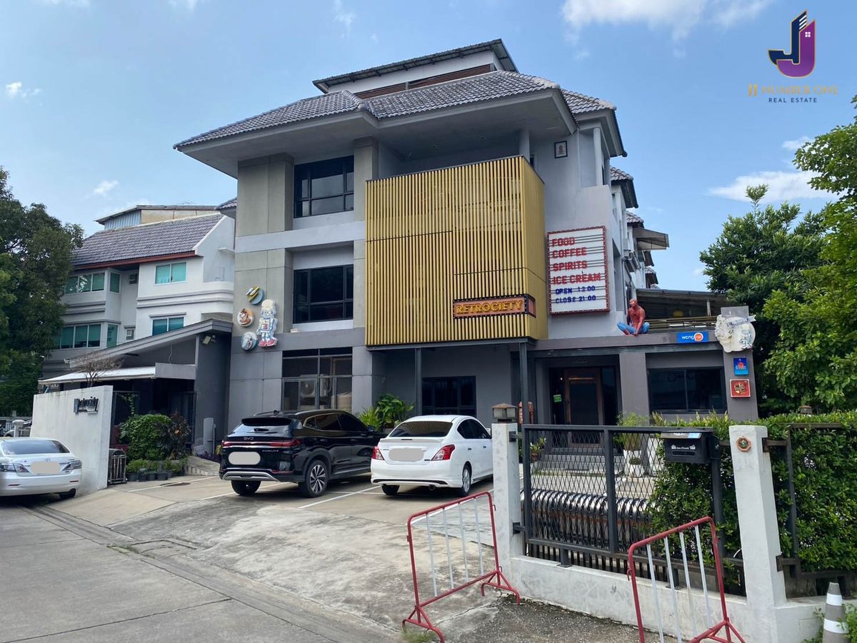 ขายบ้านโชคชัย4 ลาดพร้าว71 : 🏡 ขายบ้านเปล่า 3 ชั้น ลาดพร้าว ทำเลทอง! เนื้อที่ 78 ตร.ว. บ้านพร้อมเข้าอยู่ / พร้อมต่อยอดธุรกิจ เหมาะสำหรับเปิดร้านอาหาร คาเฟ่ หรือโฮมออฟฟิศ 🍽️