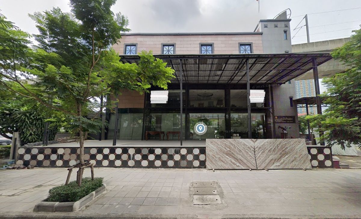 For RentOfficePattanakan, Srinakarin : 📣 For Rent / Sale : 4.5-Storey Office Building Usable Area: 480 sq.m. ⛳ Located on the main road Rama 9